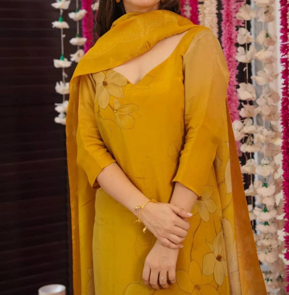 Mrunal Suit Set