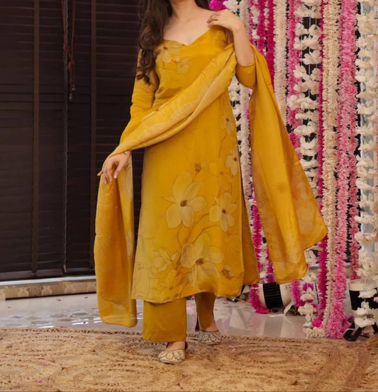 Mrunal Suit Set